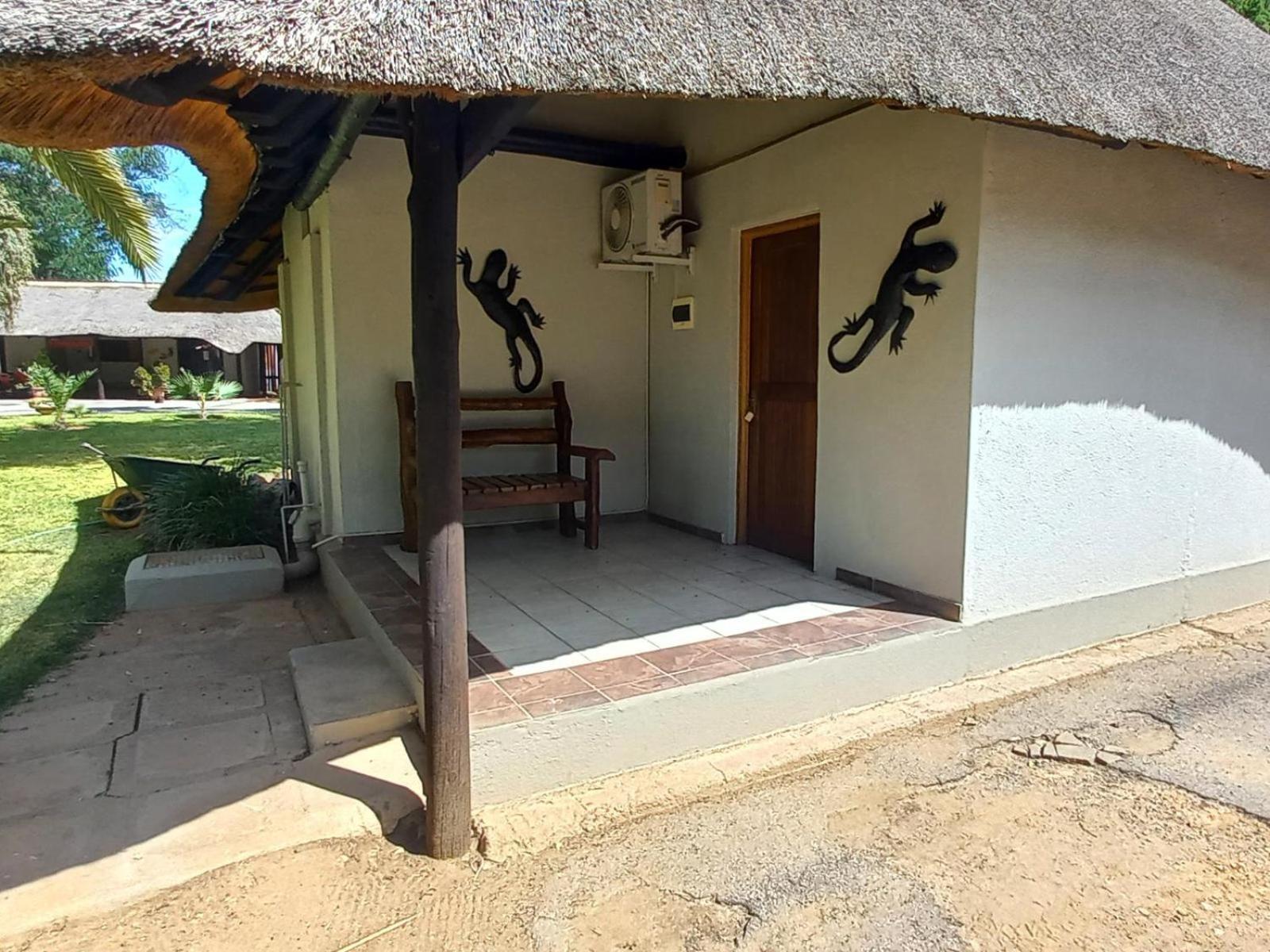 Ombinda Country Lodge Outjo Quarto foto
